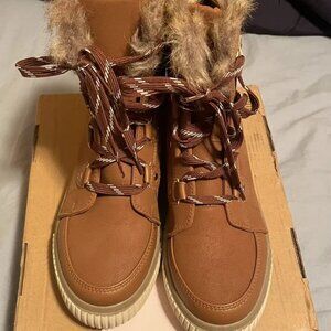 Journee Collection Women’s Glacier Tan Winter Boots NWOB Size 11